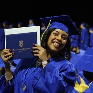 Meet your Posher, Mia